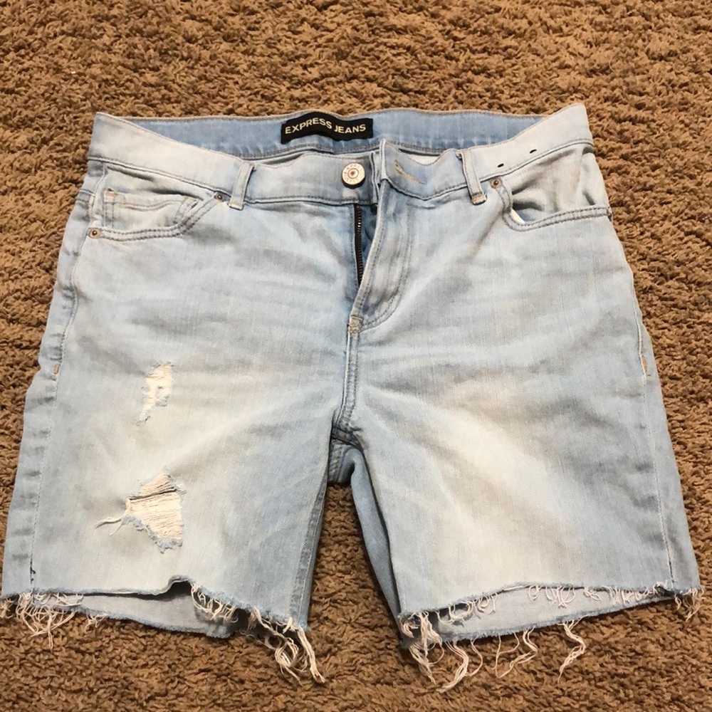 Light wash Express jean shorts size 8